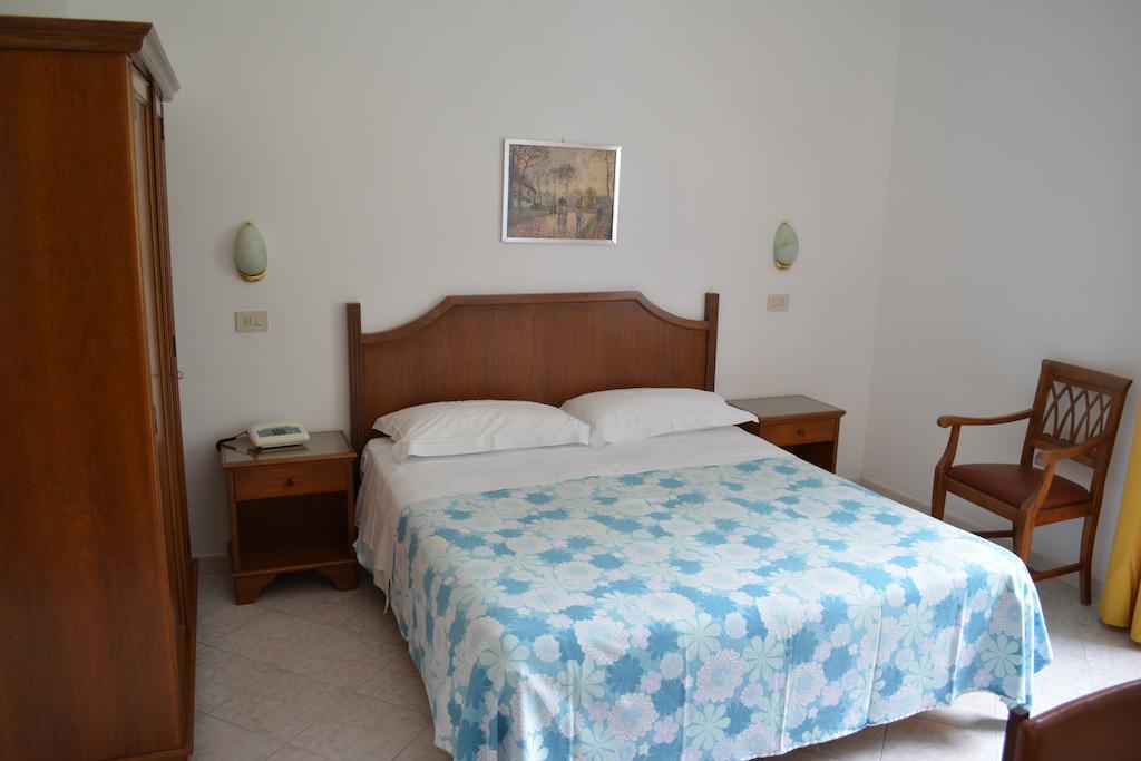 Hotel Maronti Barano dʼIschia Oda fotoğraf